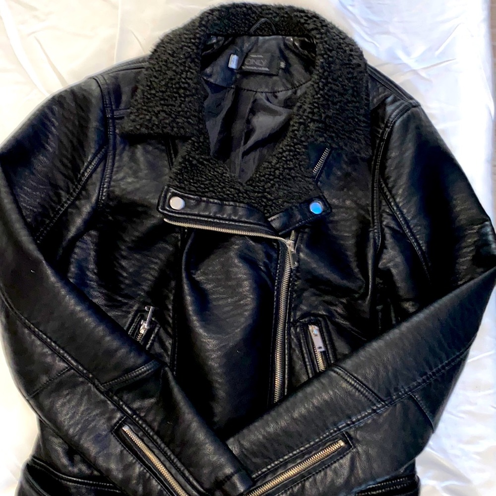 Veste de similicuir et mouton Only size 40 or US 10.